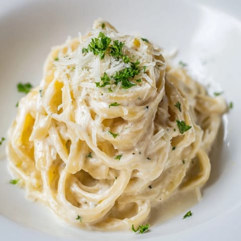 Golden roasted garlic cloves mash into a velvety sauce for this comforting roasted garlic cream pasta.  